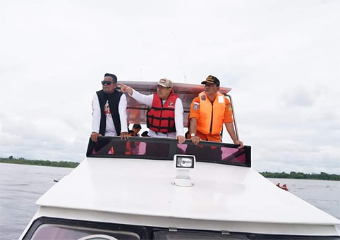 Apa itu?. Namanya Bono. Gelombang Sungai dahsyat menggulung sampai 6-7 meter inilah salah satunya yang menjadi dayatarik tersendiri bagi pesalancar. Tak hanya surfer lokal, tapi peselancar dunia untuk menjajal kepiawannya di atas papan selancar. Untuk jenis gelombang sungai cuma ada dua di dunia. Di Sungai Amazon, Brazil dan Sungai Kampar, Teluk Meranti Kabupaten Pelalawan Provinsi Riau, Indonesia. Untuk ikut ambil bagian dalam event ini, Pemerintah telah menetapkan Festival Bekudo Bono menjadi Kalender Wisata Nasional yang diadakan setiap tahunnya, sekitar bulan Nopember dan Desember.