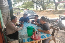 Pererat Silaturahmi, Bhabinkamtibmas Bagan Batu Rutin Sambangi Warga 